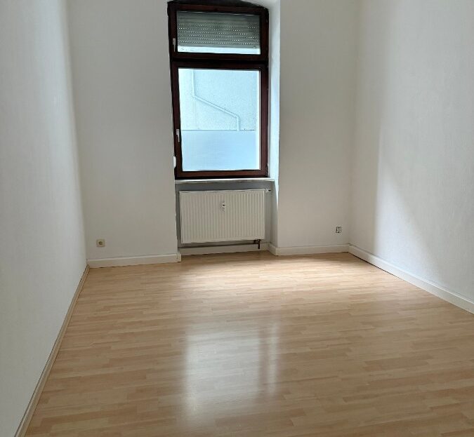 Erdgeschoss-Altbauwohnung in Bahnhofsnähe - Foto 1