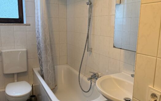 Erdgeschoss-Altbauwohnung in Bahnhofsnähe