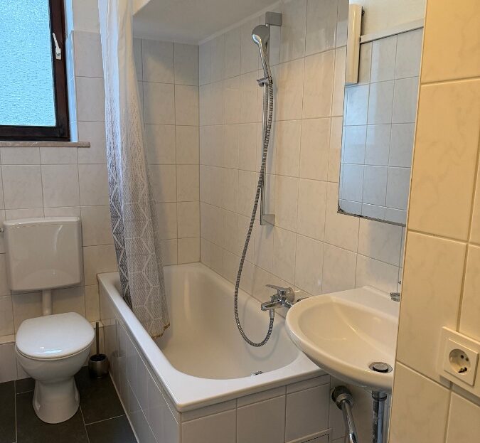 Erdgeschoss-Altbauwohnung in Bahnhofsnähe - Foto 3