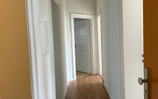 Erdgeschoss-Altbauwohnung in Bahnhofsnähe