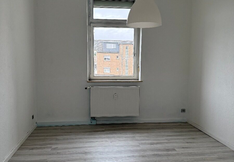 Altbauwohnung in Bahnhofsnähe mit hohen Decken - Foto 2
